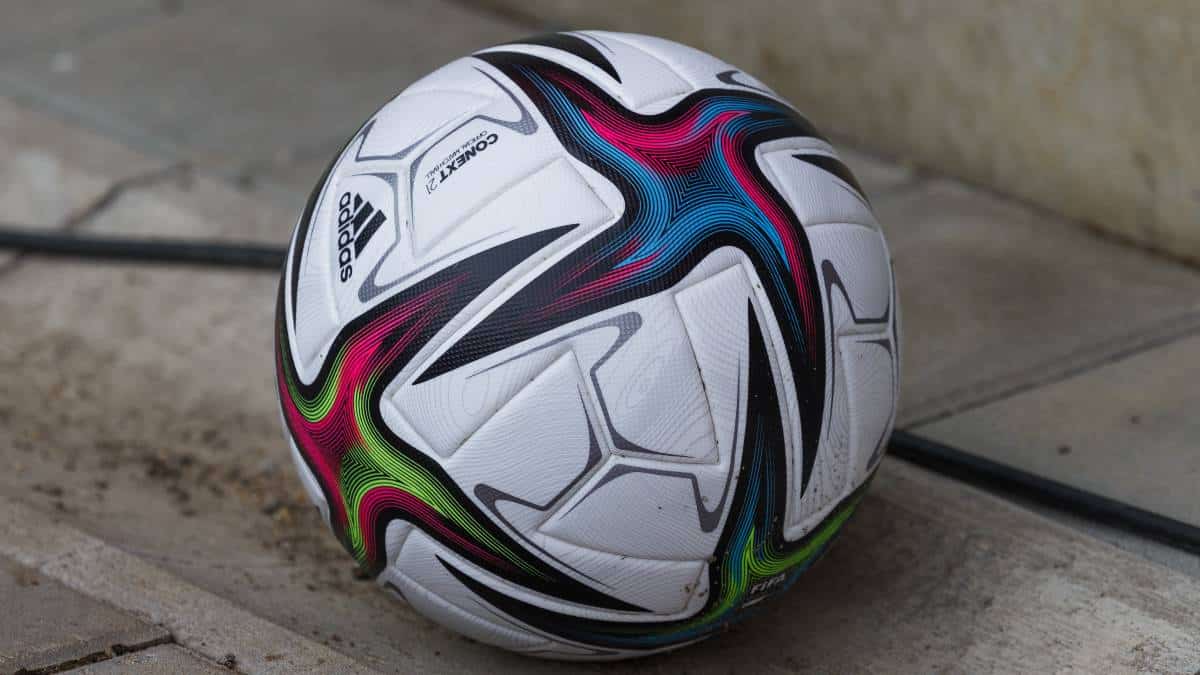 Spielball, adidas Conext21; Symbolbild