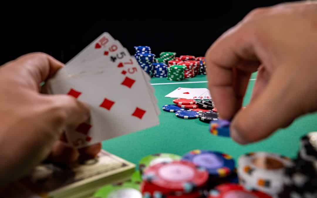 Giocare bene a poker: quattro accortezze da prendere
