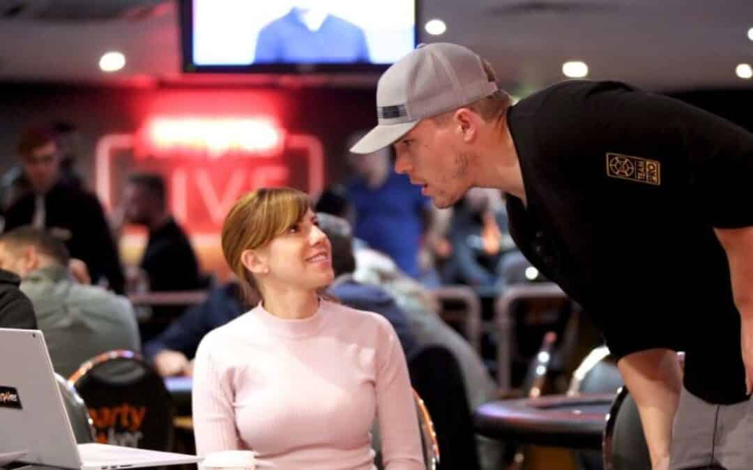 Alex Foxen e Kristen Bicknell si sposano: luna di miele… ai tavoli