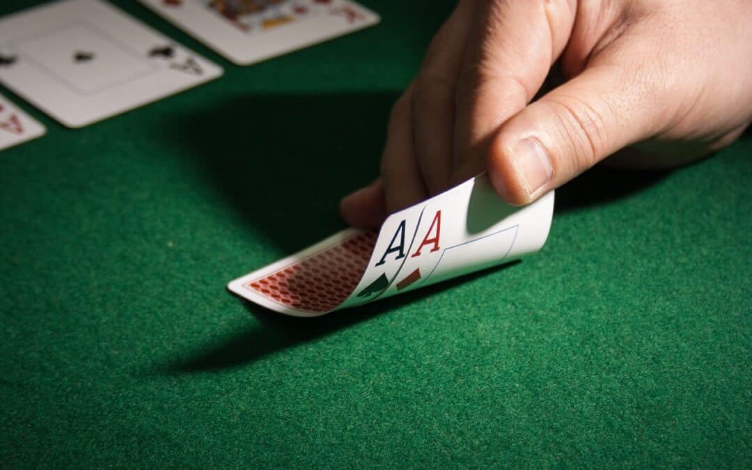 Qual è la migliore mano da avere contro gli assi nel Texas Hold’Em?