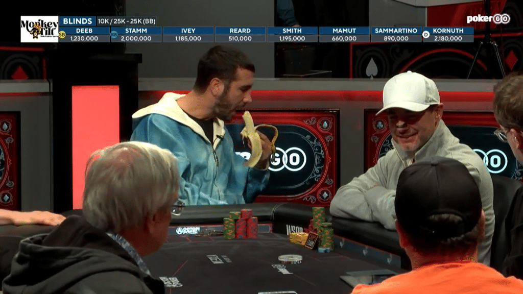 dario mangia banana
