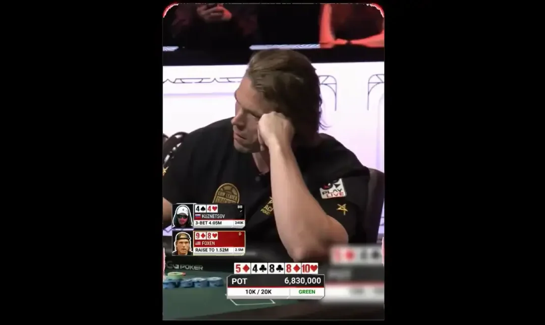 Il fold con trips di Alex Foxen nella semifinale del 25k Heads-Up Championship WSOP