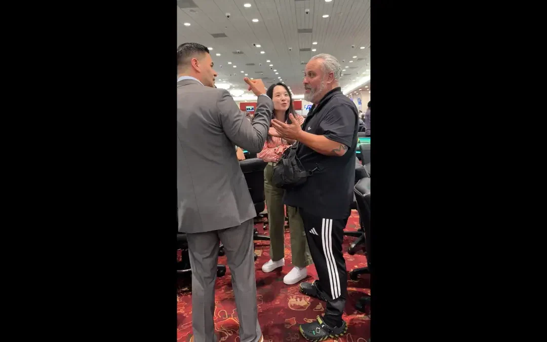 Siede al tavolo sbagliato, va all-in con lo stack di un altro giocatore e lo perde: corretto il ruling 27 left?